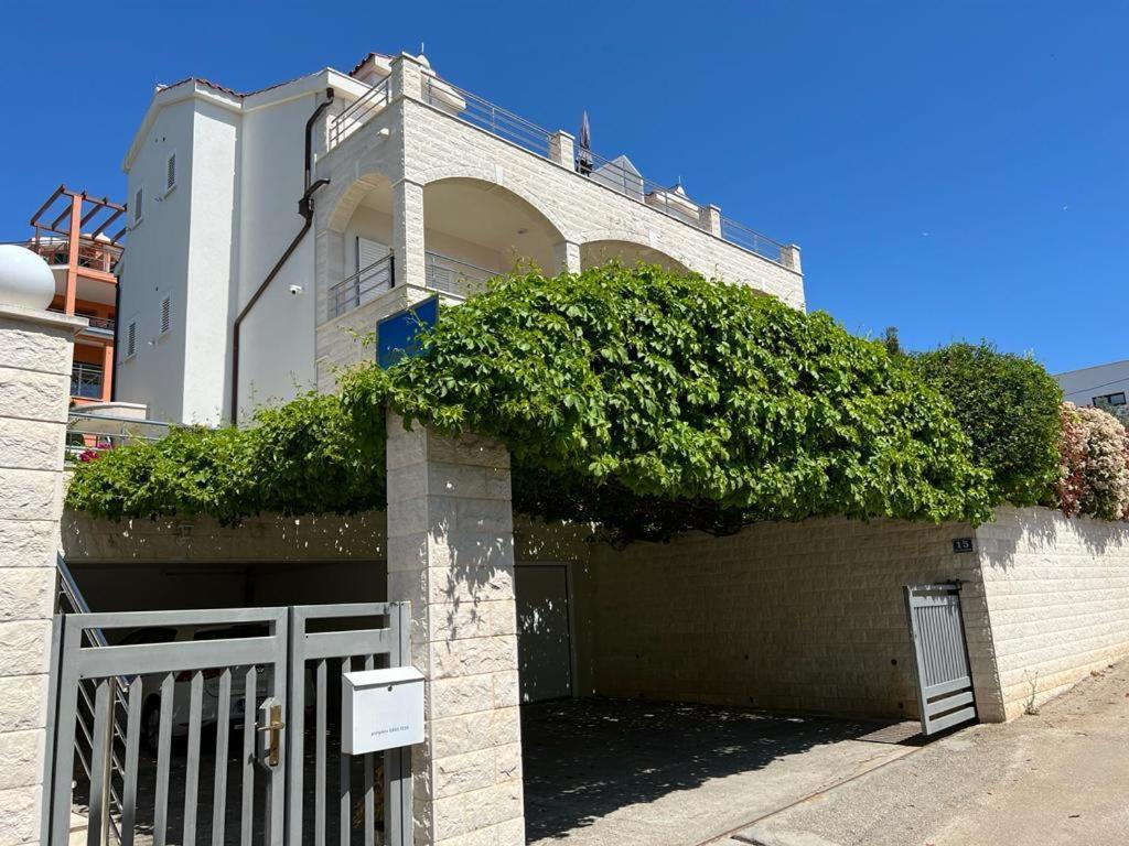 Villa Marta Apartmani Trogir Exterior photo