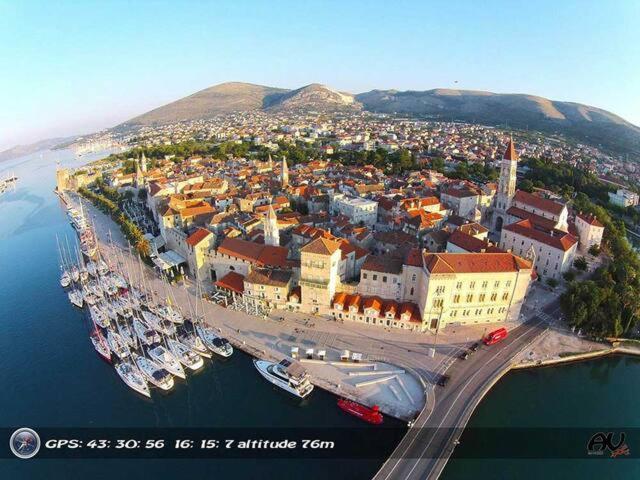 Villa Marta Apartmani Trogir Exterior photo